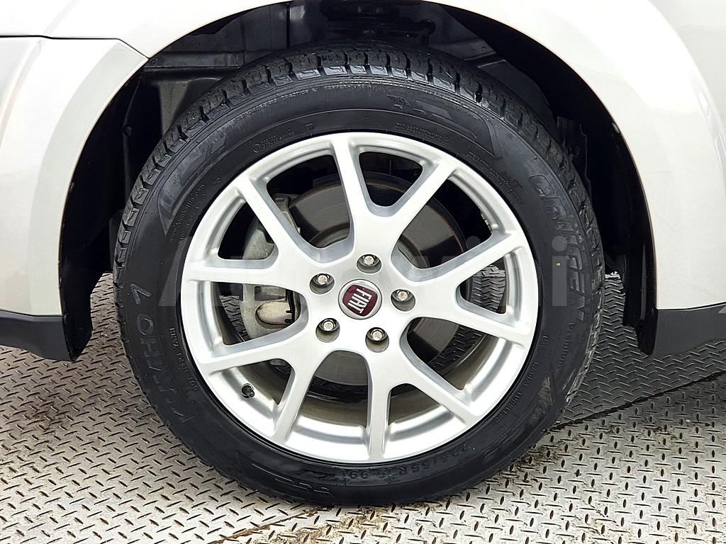 2013 FIAT FREEMONT AWD - 17
