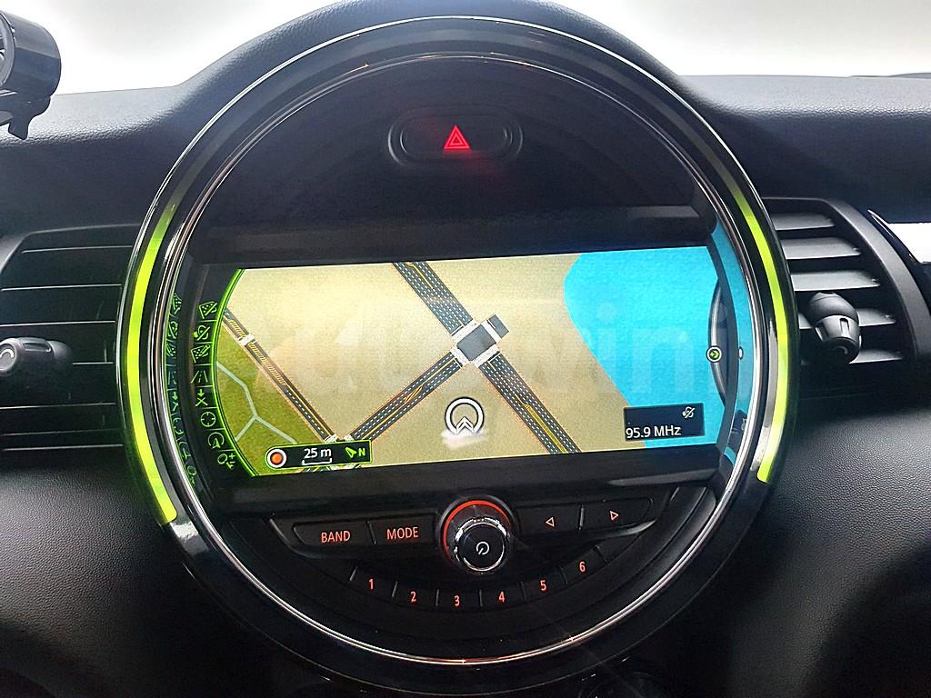 2016 MINI COOPER D 1.5 5 DOOR HIGH 3RD GEN - 12
