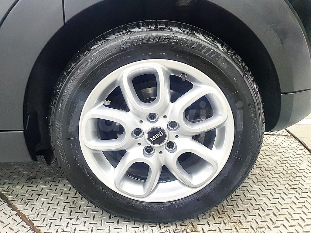 2016 MINI COOPER D 1.5 5 DOOR HIGH 3RD GEN - 18