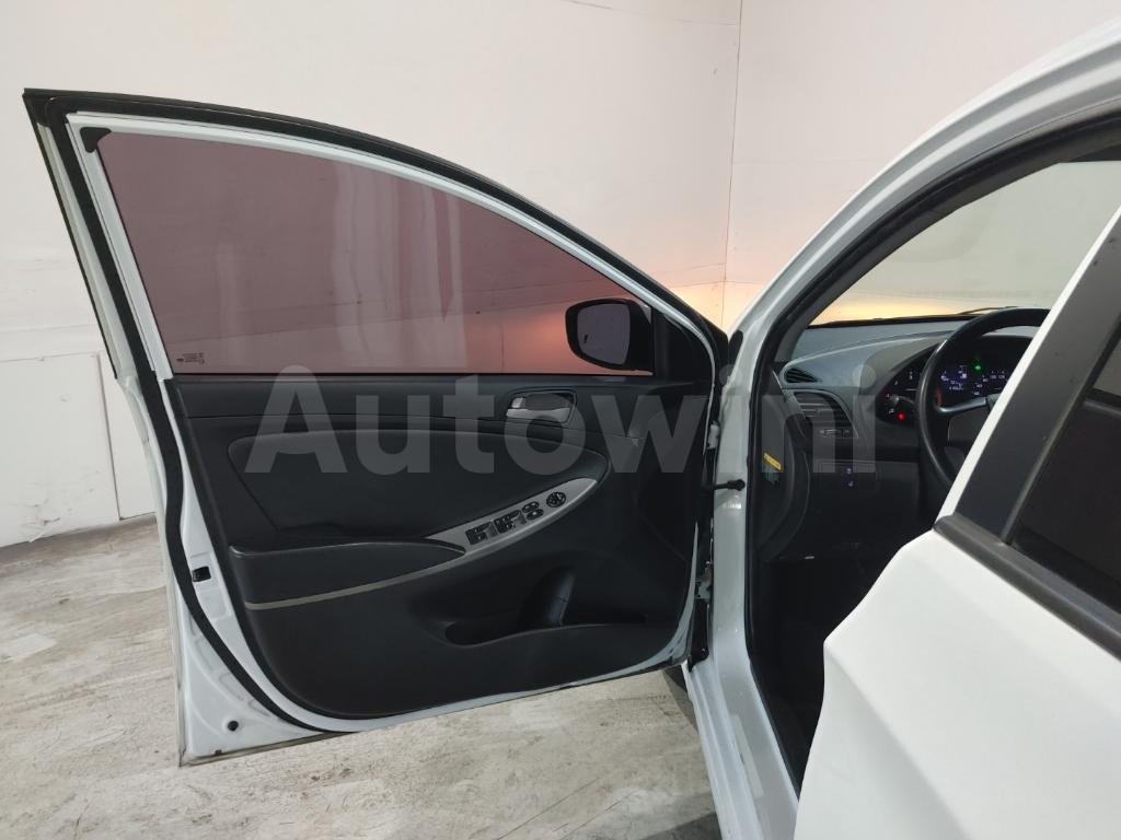 2017 HYUNDAI ACCENT  MANEUAL/ 5 SEATES /ABS - 9