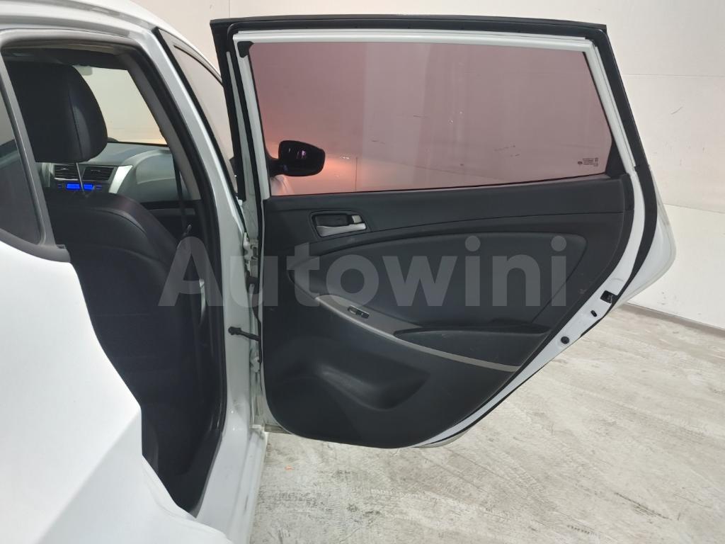 2017 HYUNDAI ACCENT  MANEUAL/ 5 SEATES /ABS - 21