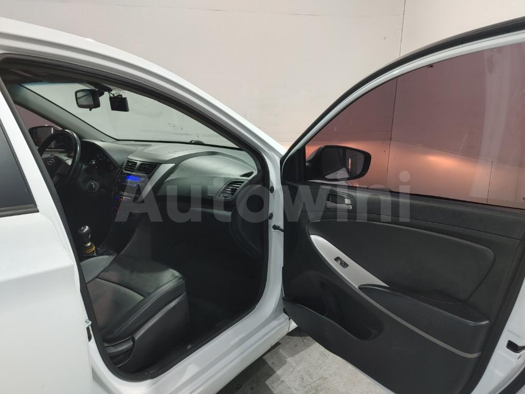 2017 HYUNDAI ACCENT  MANEUAL/ 5 SEATES /ABS - 25