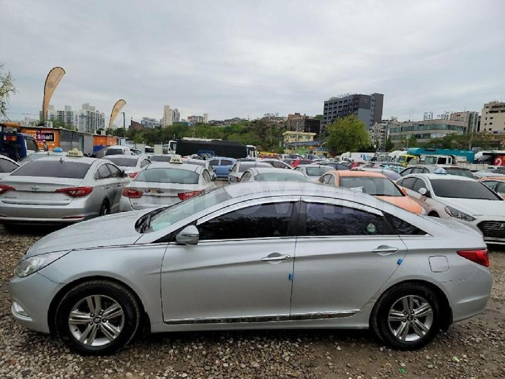KMHEC41LBEA602770 2013 HYUNDAI YF SONATA NO ACCIDENTI GOOD PRICE-2