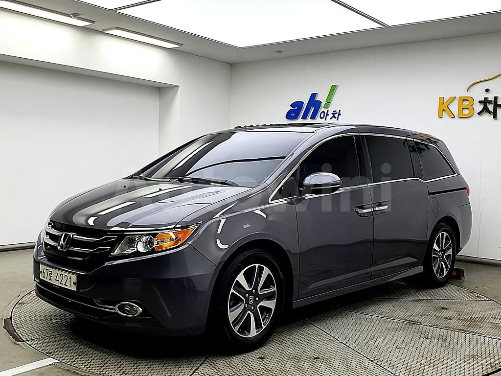 Honda odyssey 3.5. Honda Odyssey 2016. Хонда Одиссей 2016. Honda Odyssey 2016 год. Хонда Сиена.