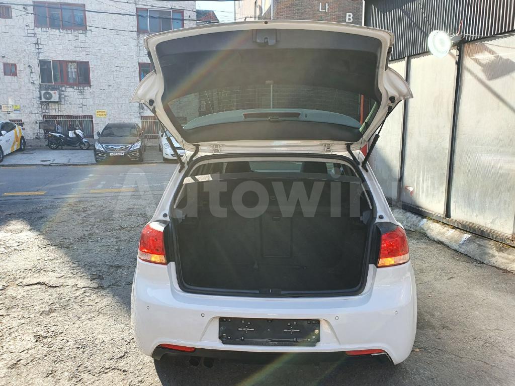 2013 VOLKSWAGEN GOLF 6GEN TDI2.0/SUNROOF/R.CAM - 24