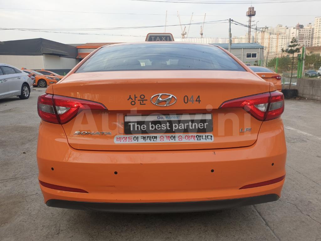 KMHE341DBJA387069 2018 HYUNDAI LF SONATA TAXI/COOL,POWER SEAT/REAL MILE-3