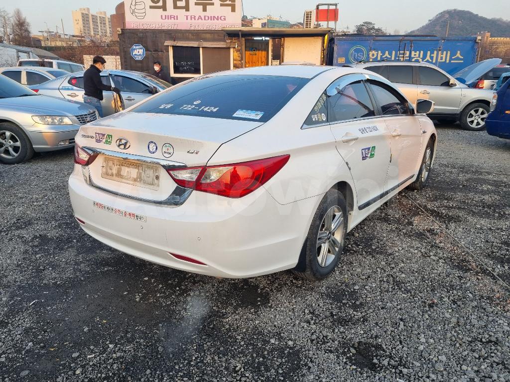 2013 HYUNDAI YF SONATA LPG TAXI - 7