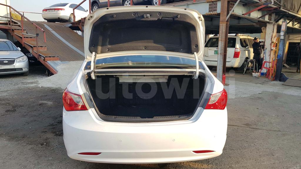 KMHEB41ABDA567030 2013 HYUNDAI YF SONATA BRILLIANT WHITE-4