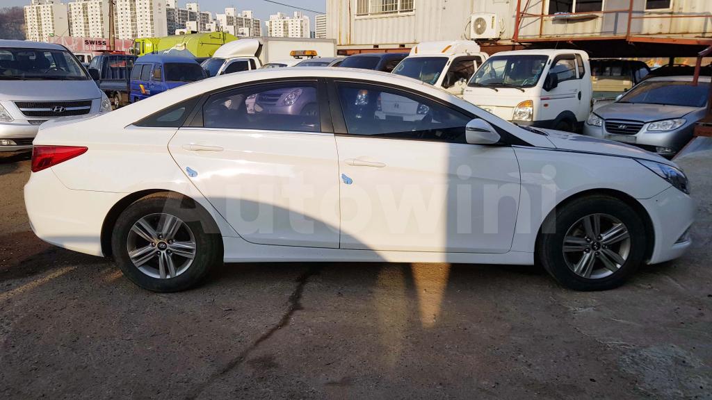 2013 HYUNDAI YF SONATA BRILLIANT WHITE - 12