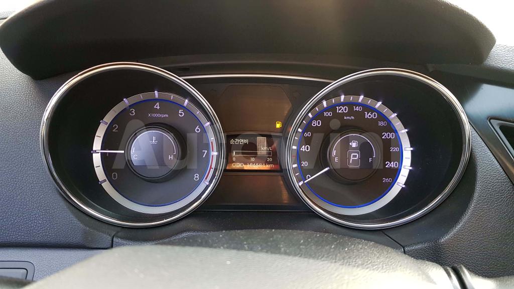 2013 HYUNDAI YF SONATA BRILLIANT WHITE - 21