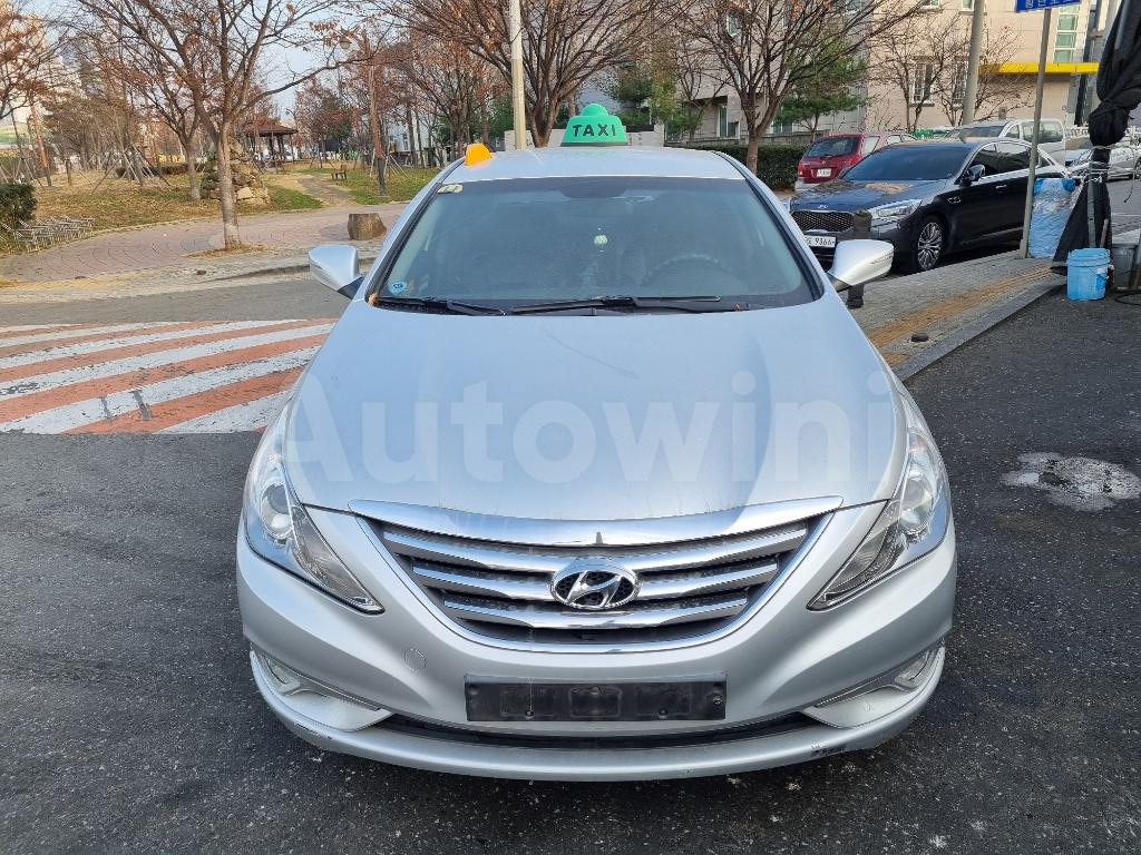 2013 HYUNDAI YF SONATA LPG AT - 8