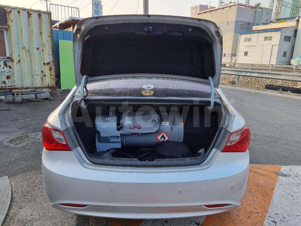 2013 HYUNDAI YF SONATA LPG AT - 30