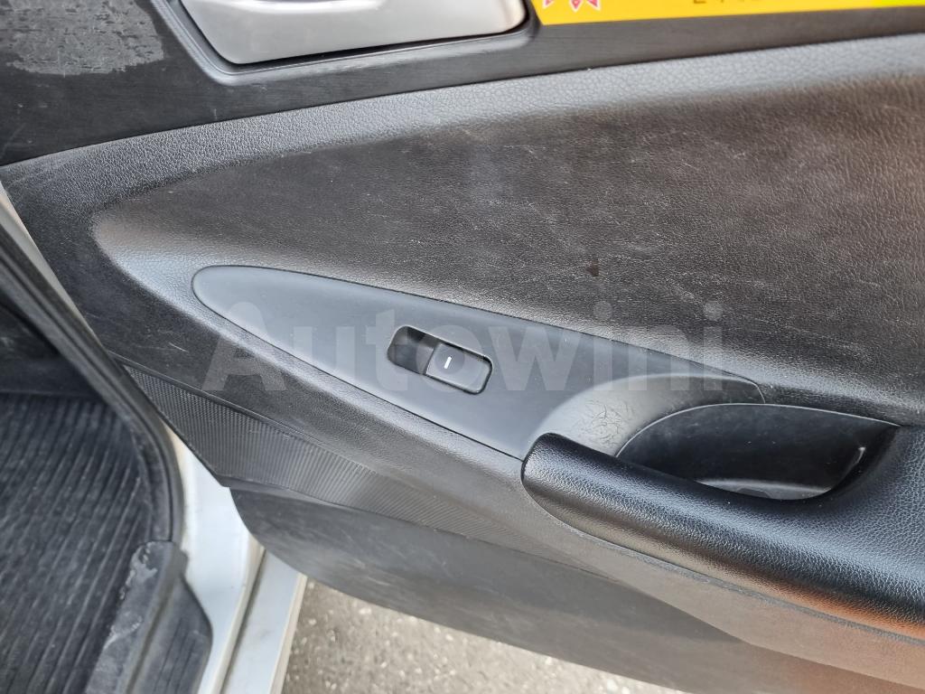 2013 HYUNDAI YF SONATA LPG AT - 33