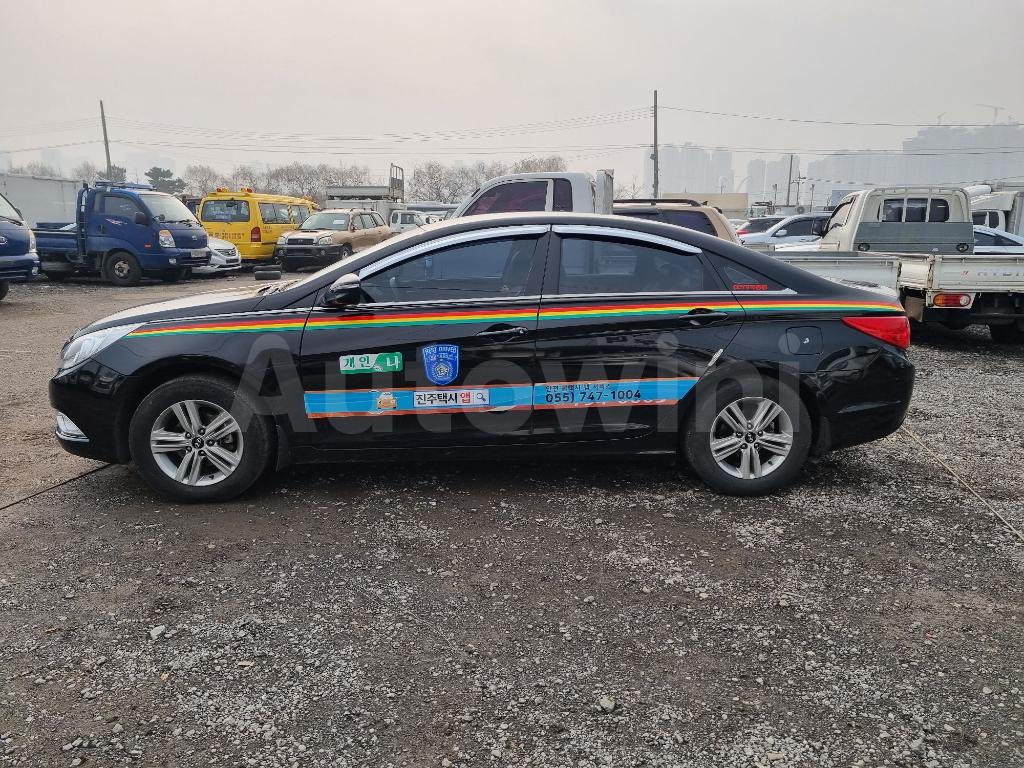KMHEC41LBDA556751 2013 HYUNDAI YF SONATA LPG TAXI-3