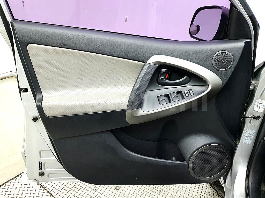 2011 TOYOTA RAV4 4WD - 8