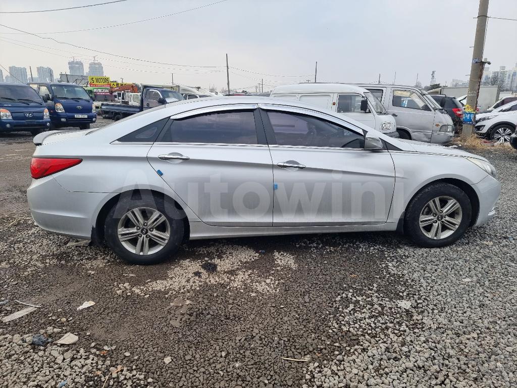 KMHEC41LBDA480364 2013 HYUNDAI YF SONATA B-3