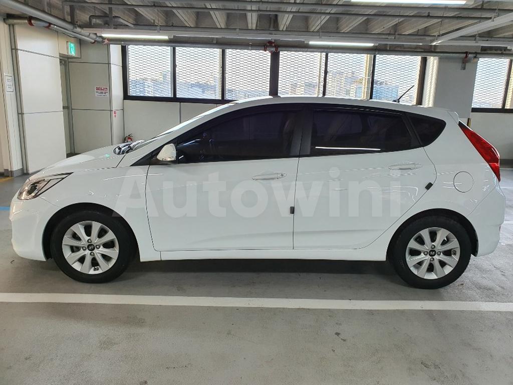 KMHCT51UGHU295218 2017 HYUNDAI ACCENT  1.6 MODERN 5DR*GOOD CONDITION*-2