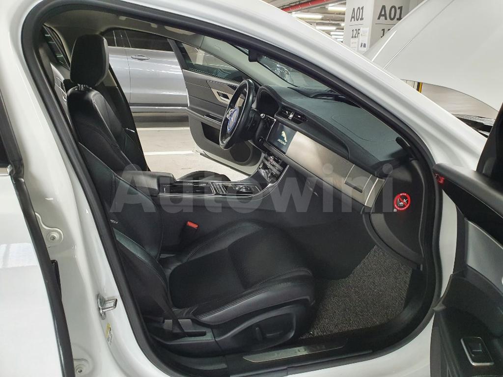 2017 JAGUAR XF 20D 4WD PRESTIGE *GOOD CAR* - 28
