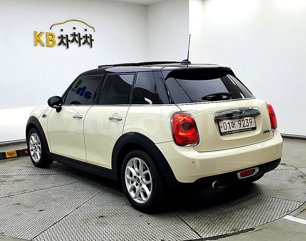 WMWXT3109H2E28722 2017 MINI COOPER D FIVE-DOOR-3