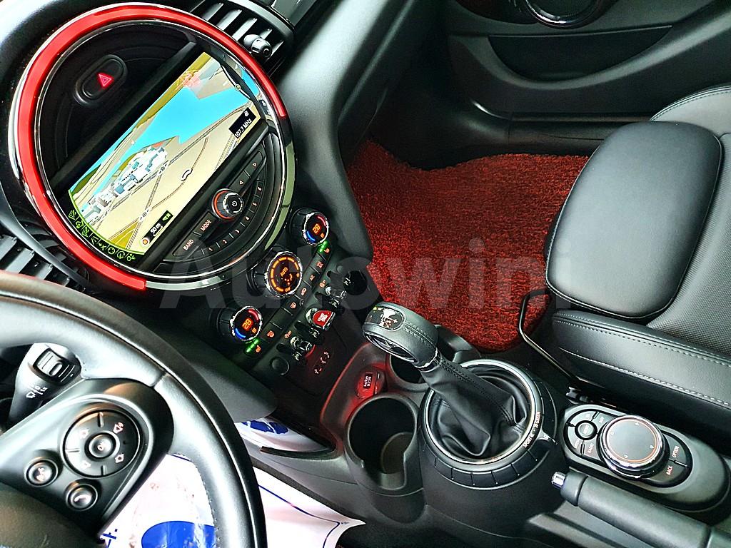 2017 MINI COOPER D FIVE-DOOR - 11