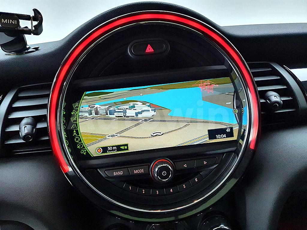 2017 MINI COOPER D FIVE-DOOR - 12