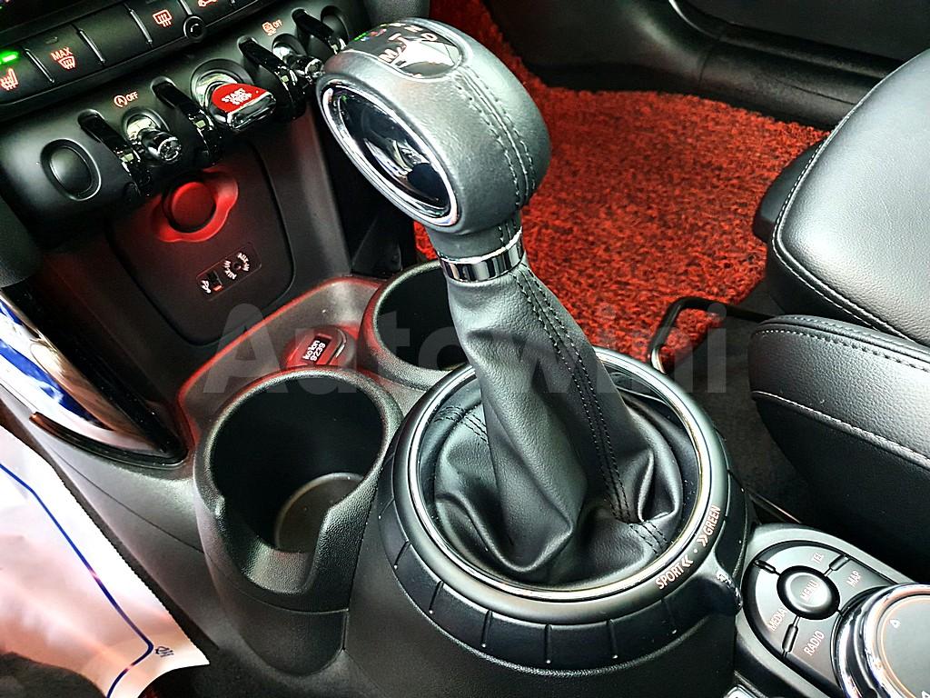 2017 MINI COOPER D FIVE-DOOR - 15