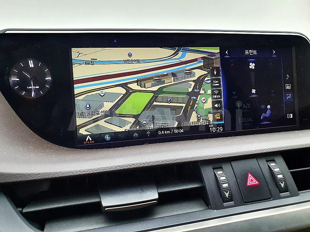 2019 LEXUS  ES 300H LUXURY - 11