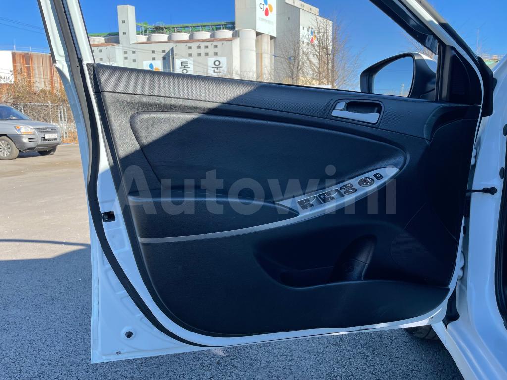 2017 HYUNDAI ACCENT  DISEL SEDAN/NO ACCIDENT - 12