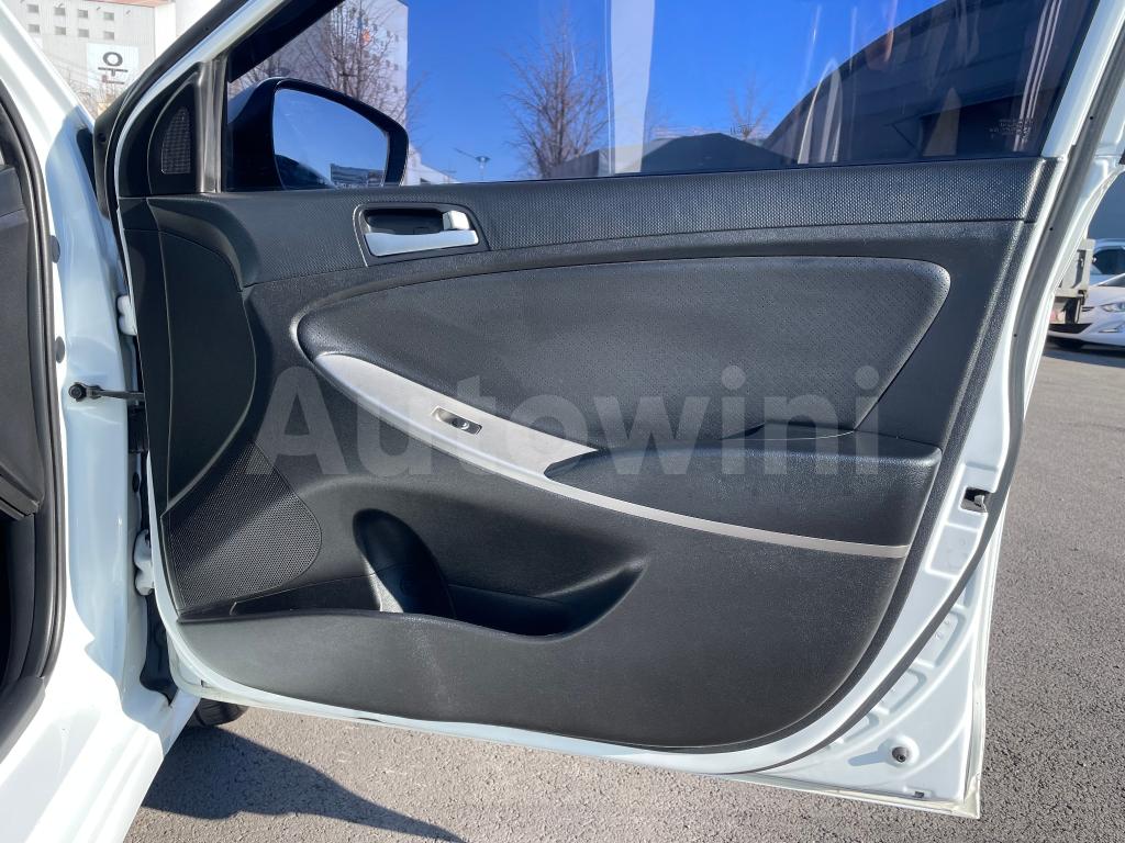 2017 HYUNDAI ACCENT  DISEL SEDAN/NO ACCIDENT - 19