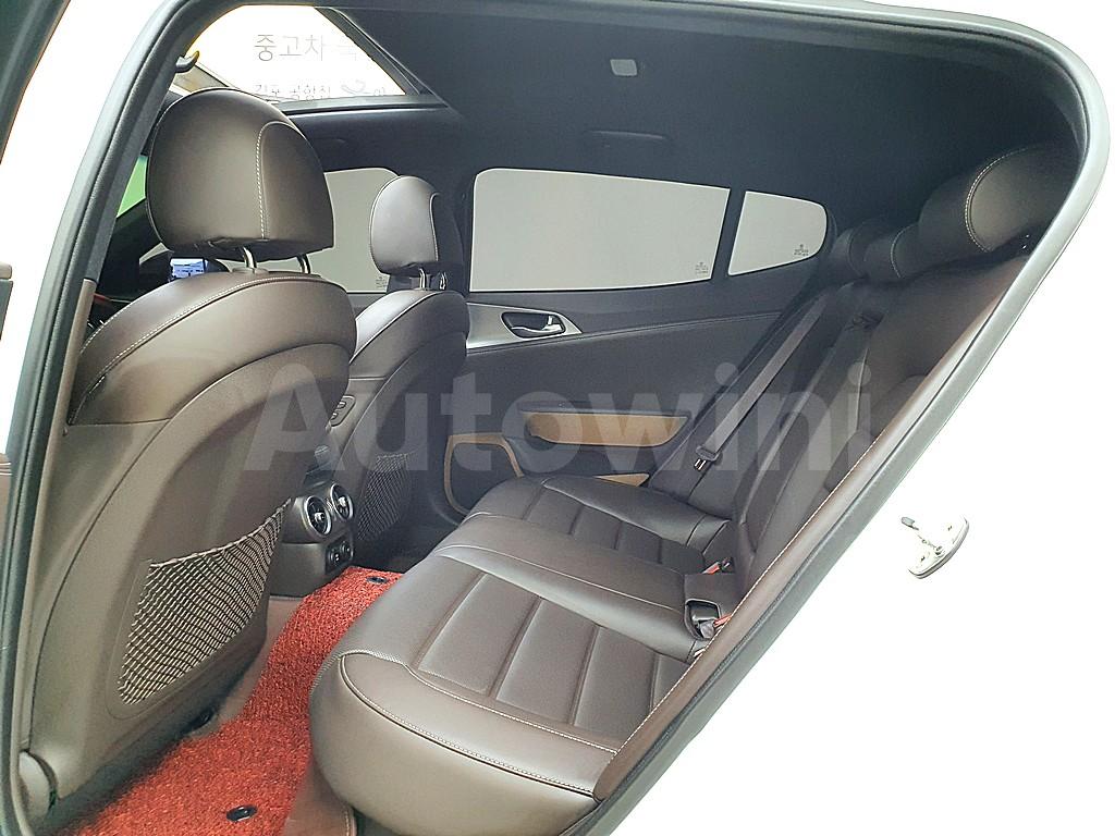 2019 KIA STINGER 2.0 TURBO 2WD PLATINUM - 9