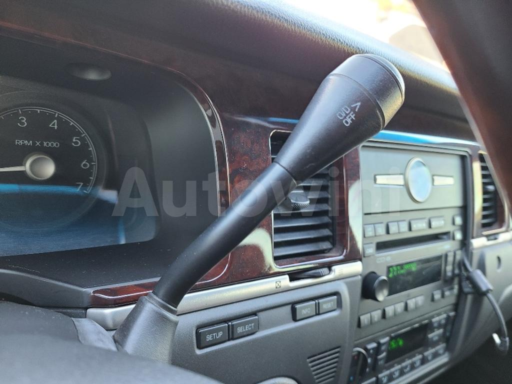 2010 LINCOLN TOWN CAR FUNERAL COACH ABS/VDC AT - 16