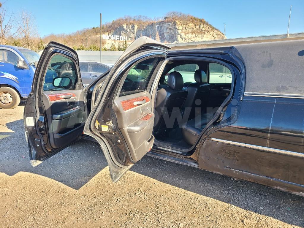 2010 LINCOLN TOWN CAR FUNERAL COACH ABS/VDC AT - 38
