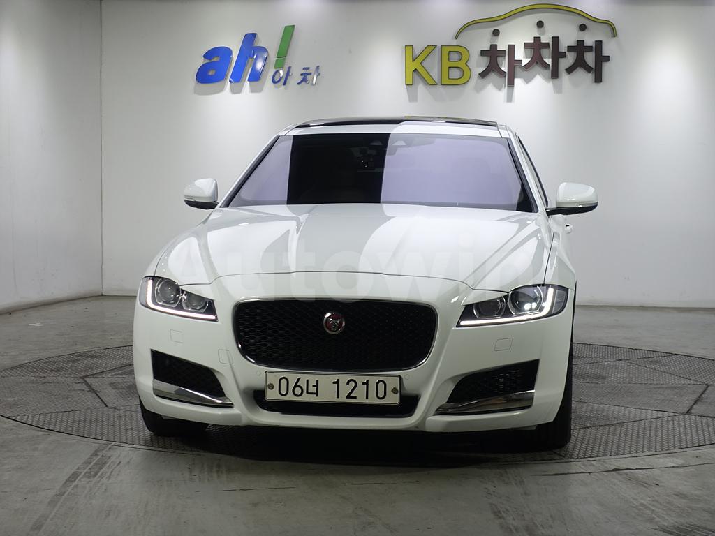 SAJBB4BN6HCY38614 2017 JAGUAR XF 2.0D PRESTIGE X260-1