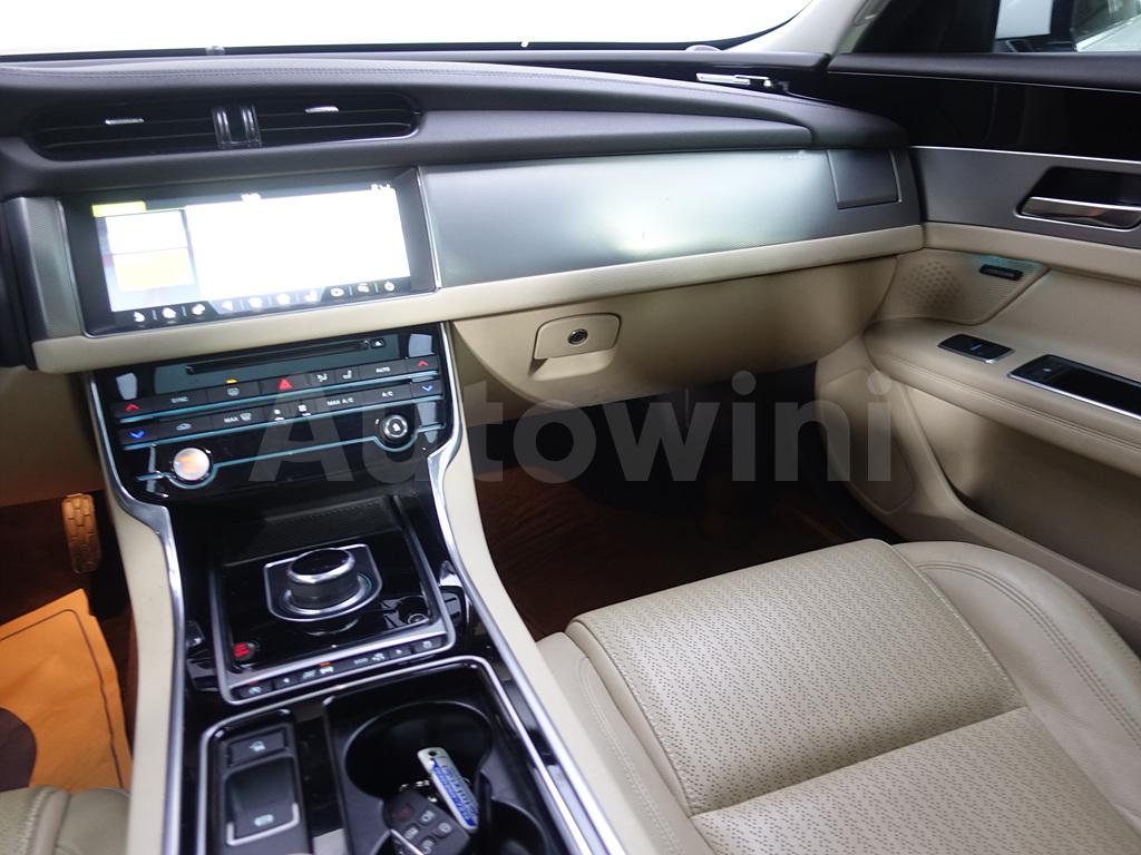 2017 JAGUAR XF 2.0D PRESTIGE X260 - 10