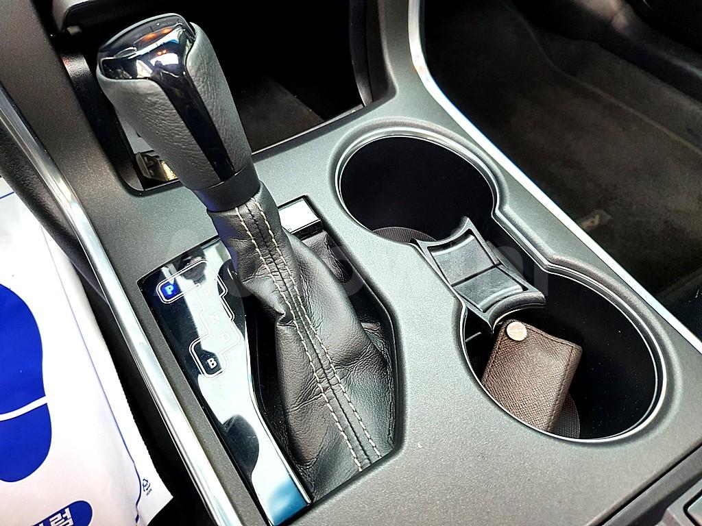 2017 TOYOTA  CAMRY 2.5 HYBRID XLE - 14