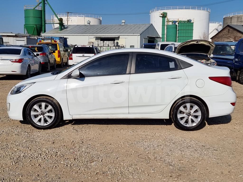 KMHCT41UGHU219251 2017 HYUNDAI ACCENT  MODERN-1