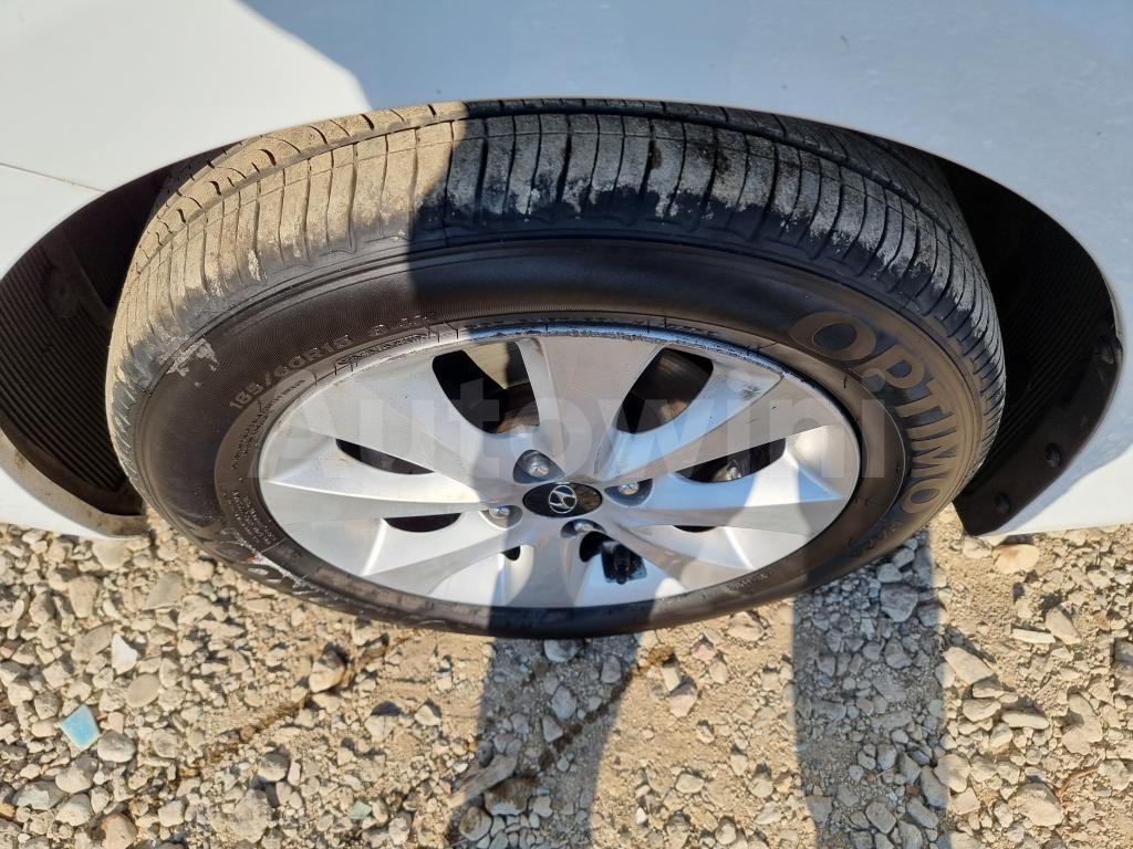 2017 HYUNDAI ACCENT  MODERN - 9