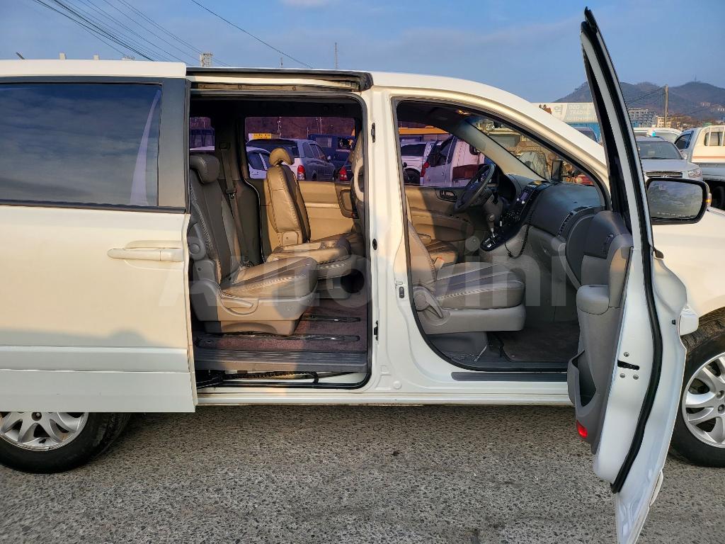 2013 KIA GRAND CARNIVAL R GX AUTO - 11