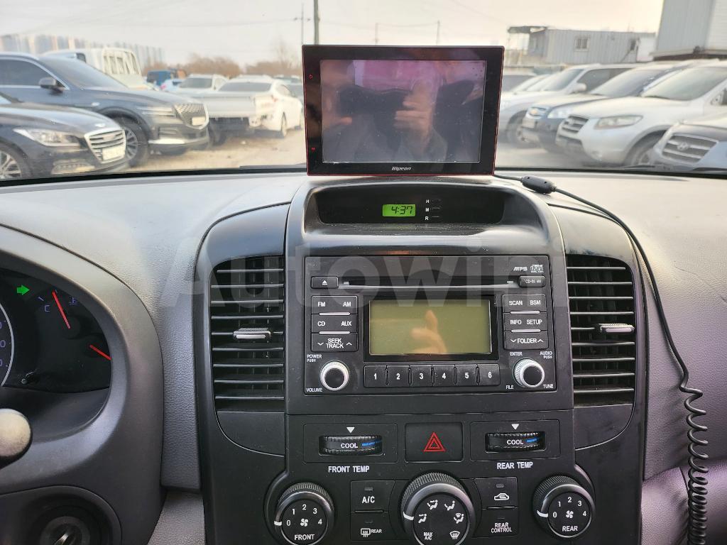 2013 KIA GRAND CARNIVAL R GX AUTO - 24