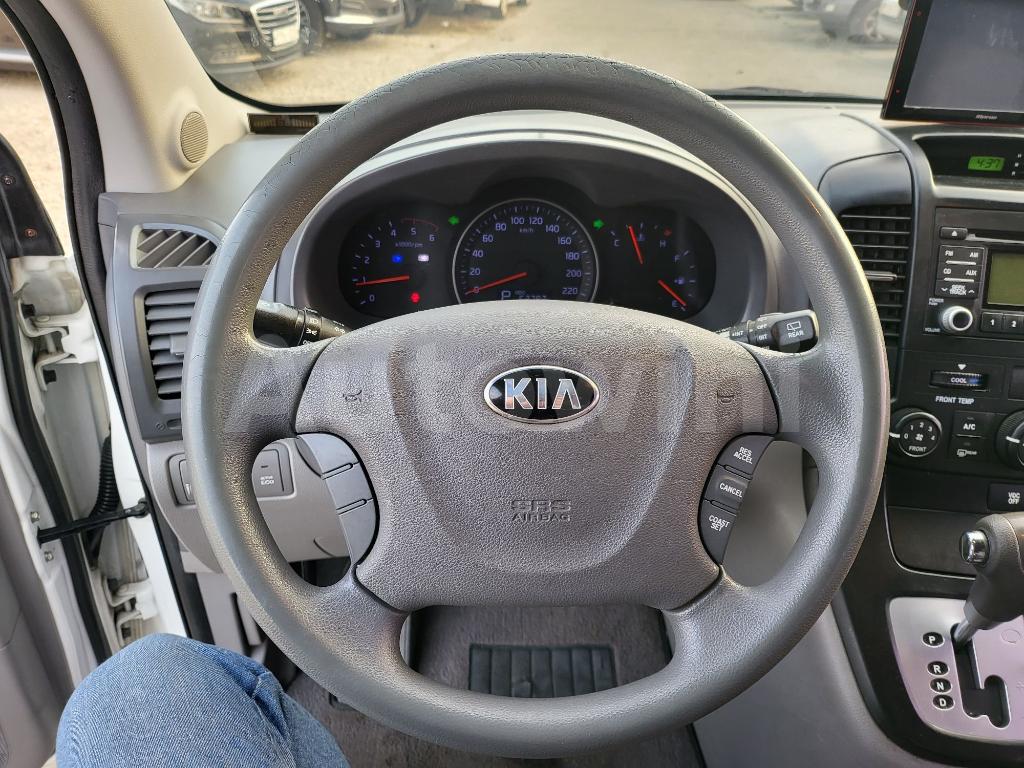 2013 KIA GRAND CARNIVAL R GX AUTO - 26