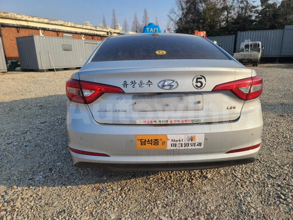 KMHE341DBJA463479 2018 HYUNDAI LF SONATA TAXI 18/18 REAL MILEAGE-3