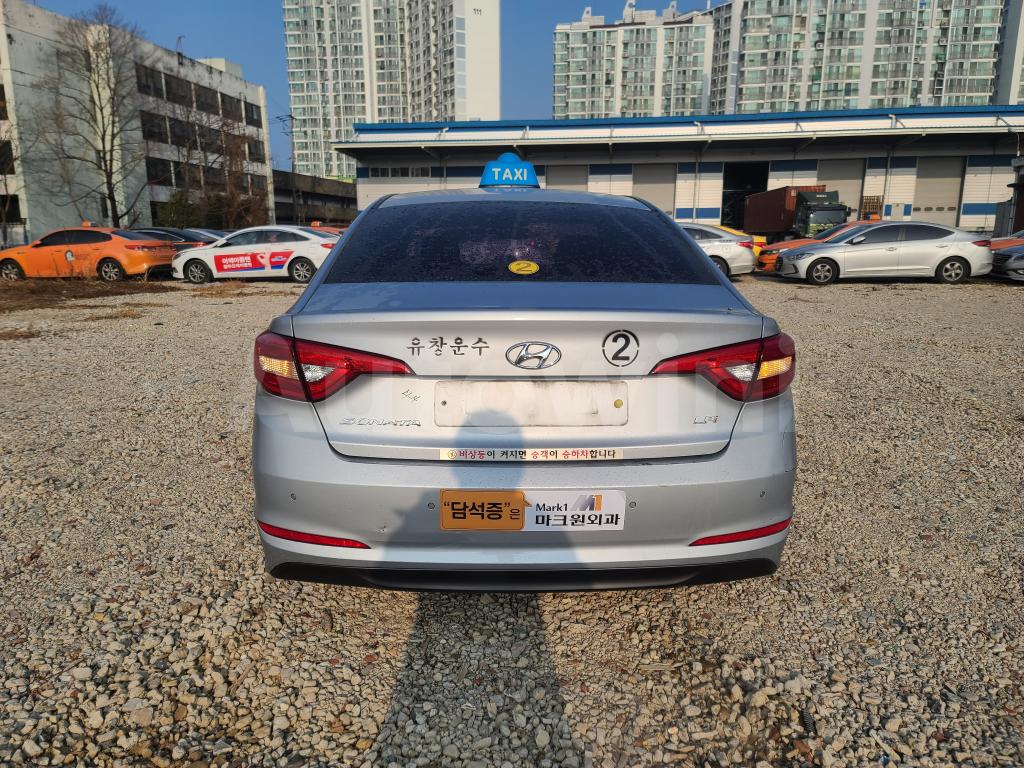 KMHE341DBJA455461 2018 HYUNDAI LF SONATA TAXI 18/18 REAL MILEAGE-3