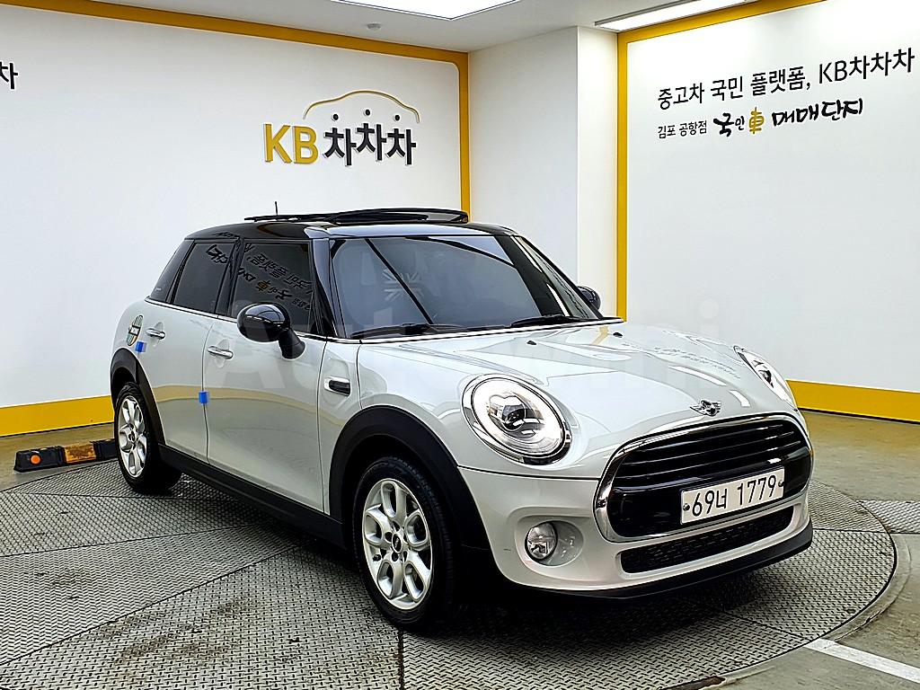 WMWXV3108JTC99172 2018 MINI COOPER D 1.5 5-DOOR HIGH 3RD GEN-1