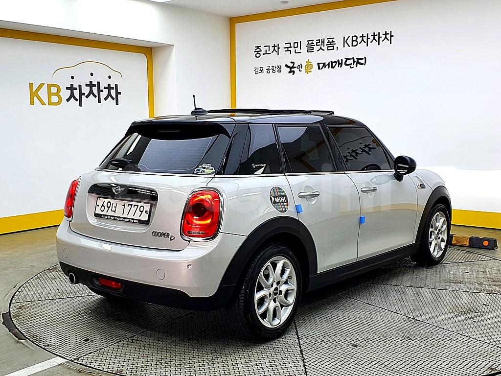 WMWXV3108JTC99172 2018 MINI COOPER D 1.5 5-DOOR HIGH 3RD GEN-2