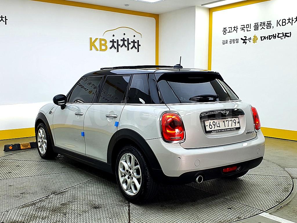 WMWXV3108JTC99172 2018 MINI COOPER D 1.5 5-DOOR HIGH 3RD GEN-3