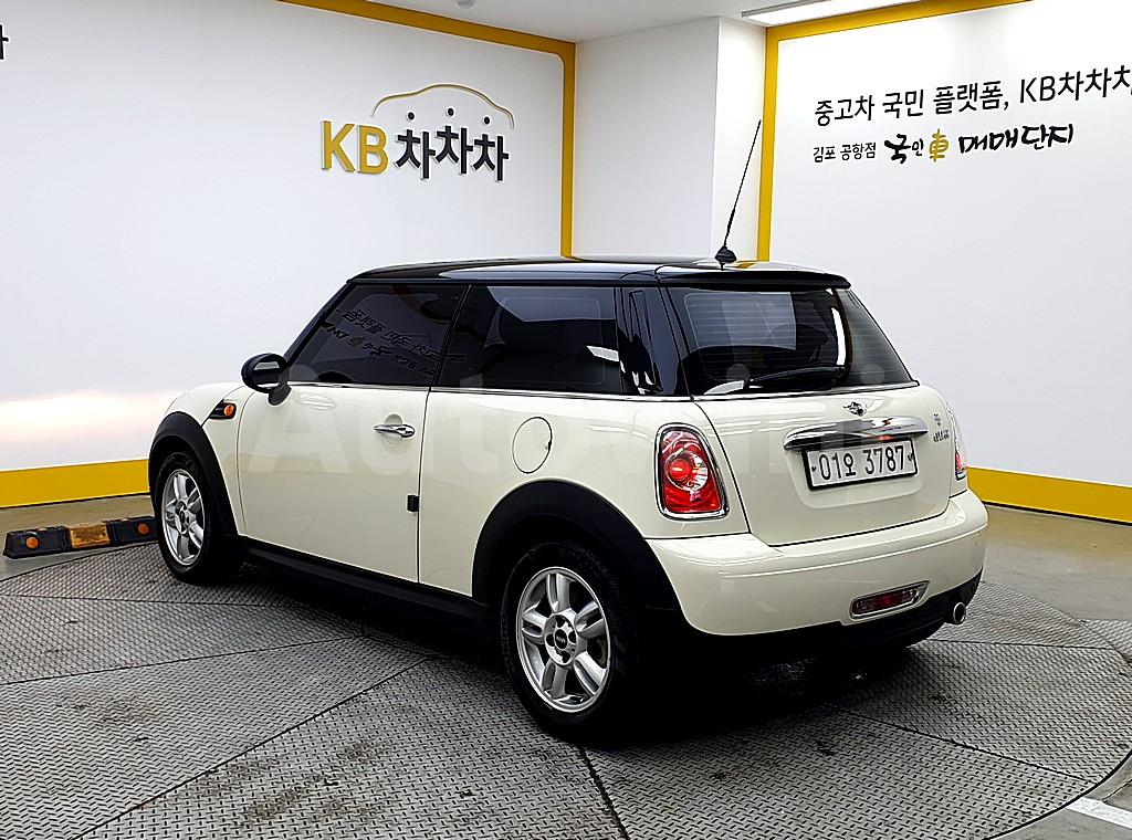 WMWSU3103BT017418 2011 MINI COOPER 1.6 3-DOOR BASIC TYPE-3