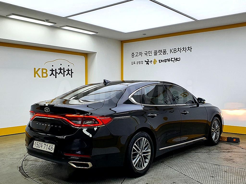 KMHF141RBJA149485 2018 HYUNDAI GRANDEUR IG AZERA 2.2 DIESEL PREMIUM-2