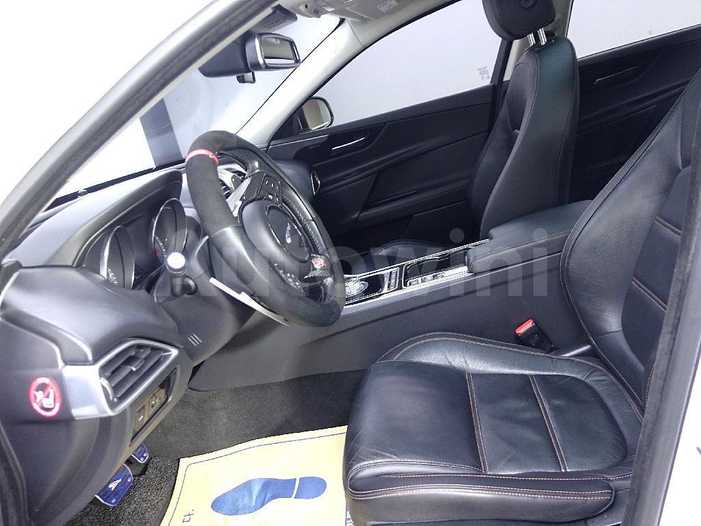 2016 JAGUAR XE 2.0T - 8