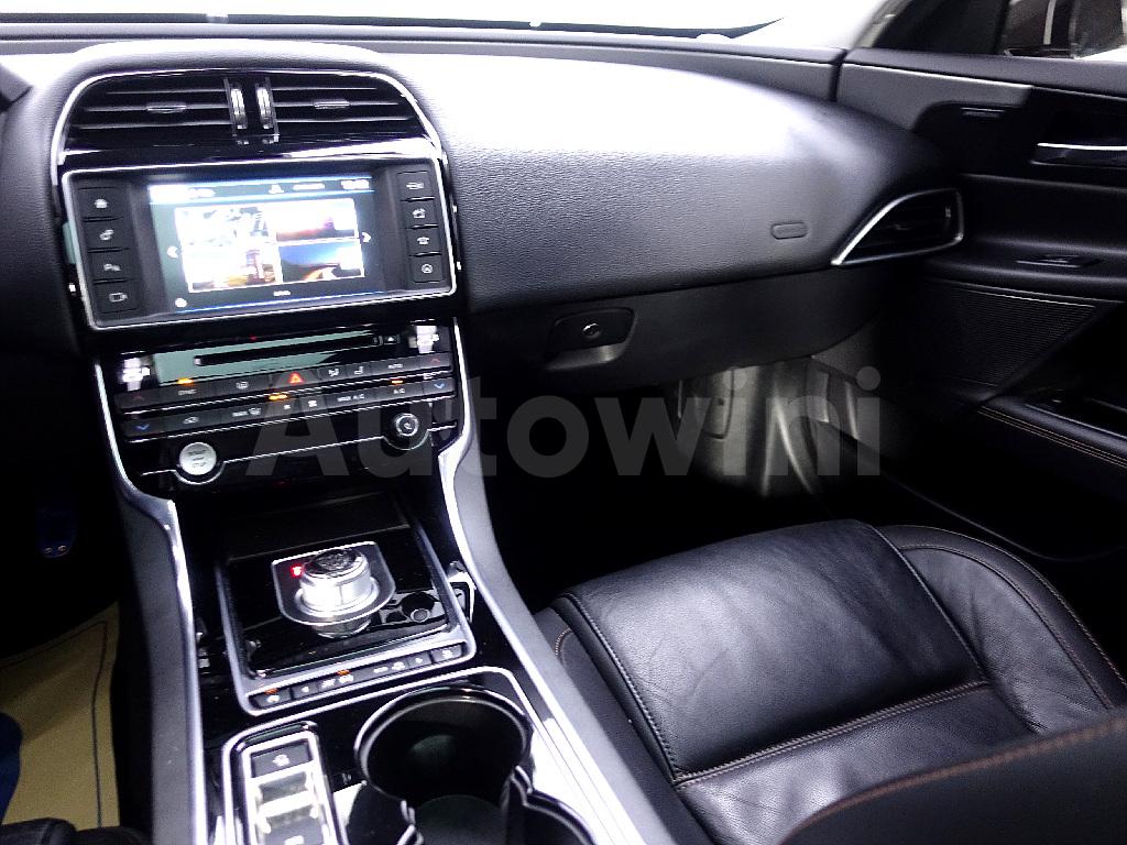 2016 JAGUAR XE 2.0T - 10