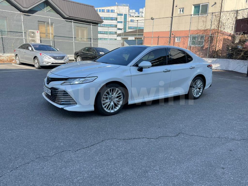 JTNB11HK1K3093724 2019 TOYOTA  CAMRY XLE FULL OPTION-1